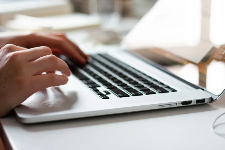 Niche Edits vs Guest Posts: Which Link Building Tactic Works Better in 2026?